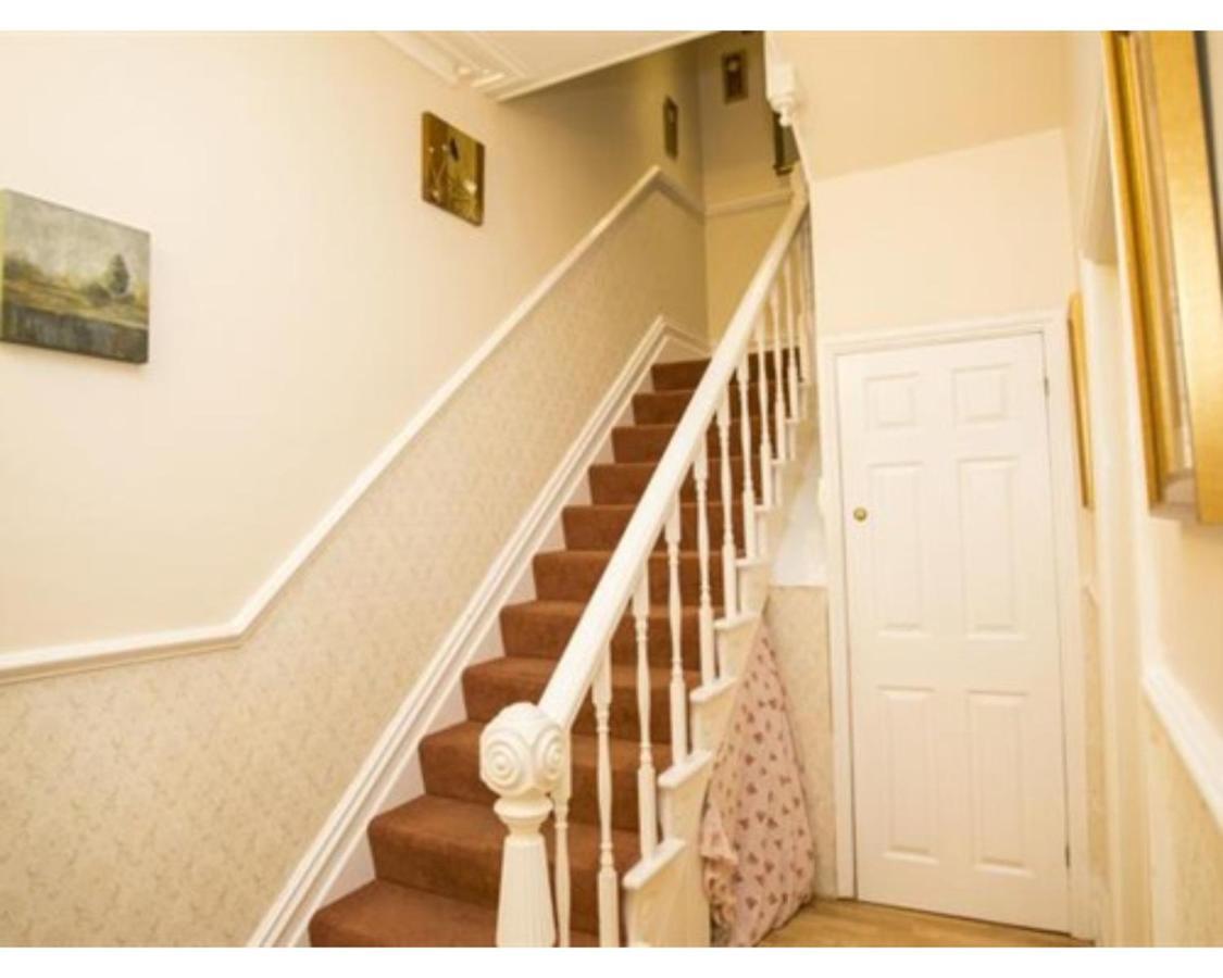 Parasol Weston Guest House Экстерьер фото