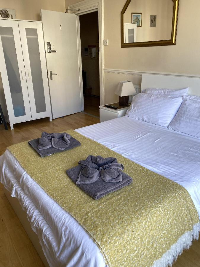 Parasol Weston Guest House Номер фото