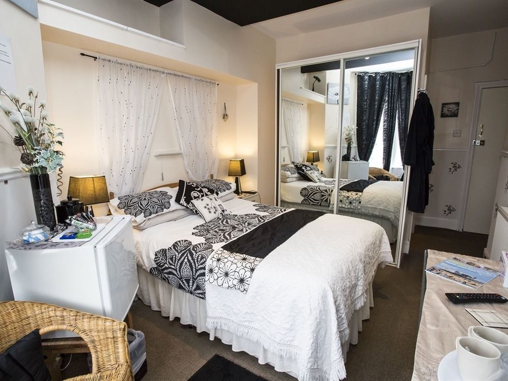 Parasol Weston Guest House Экстерьер фото